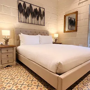  Appartement Typical Maltese Maisonette In St.julians Malte