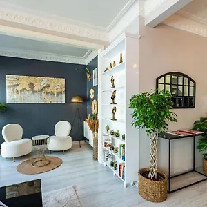 Apartment 1 Min City's Mall - Nisantasi - French Balcony, Istanbul